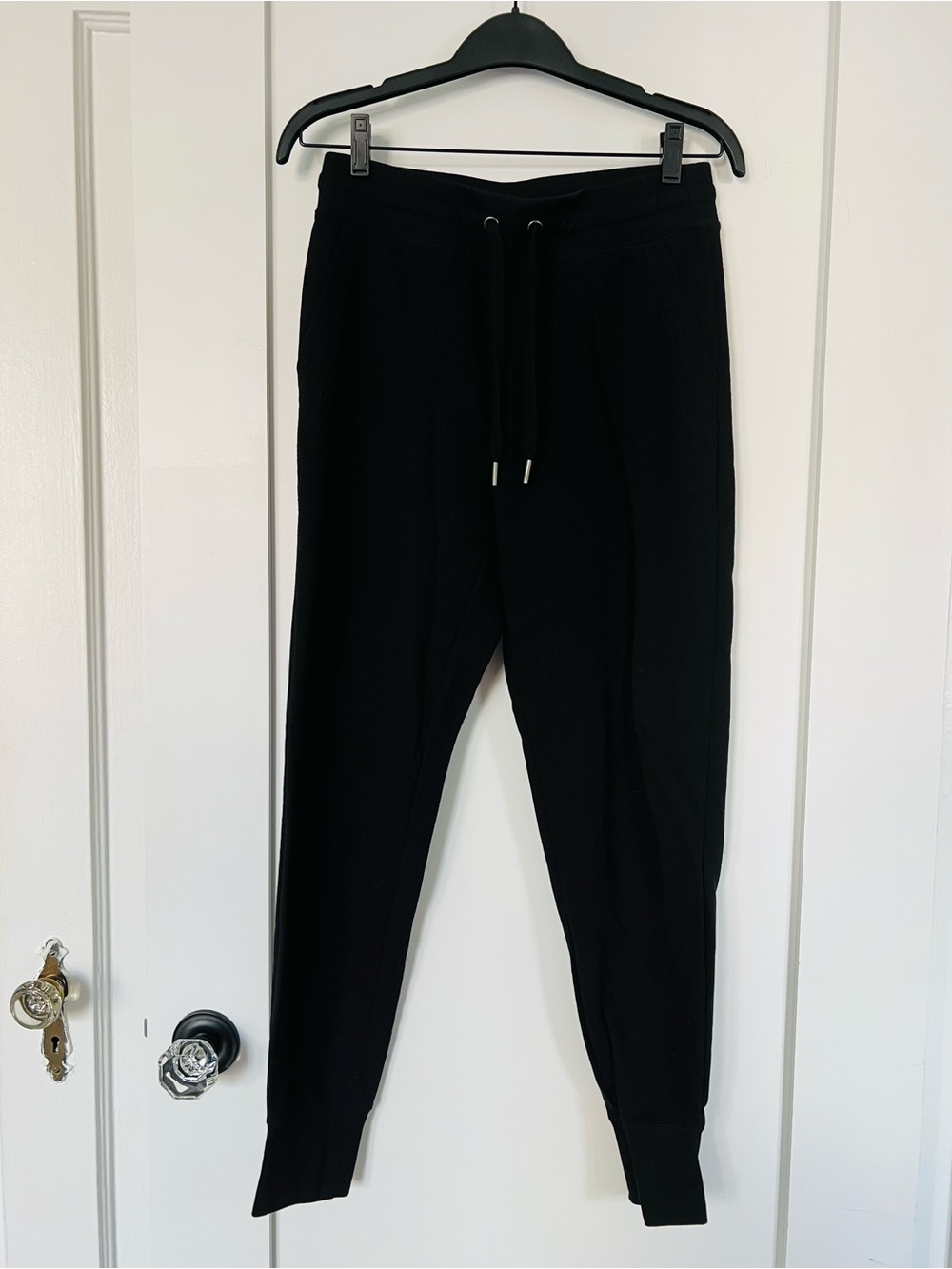 Uniglo black sweatpants with pockets. Size S. Excellent condition.